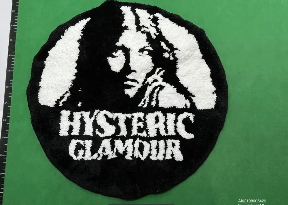 Hysteric Glamour carpet QC photo 1