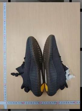 Adidas Yezzy 350 QC photo 1