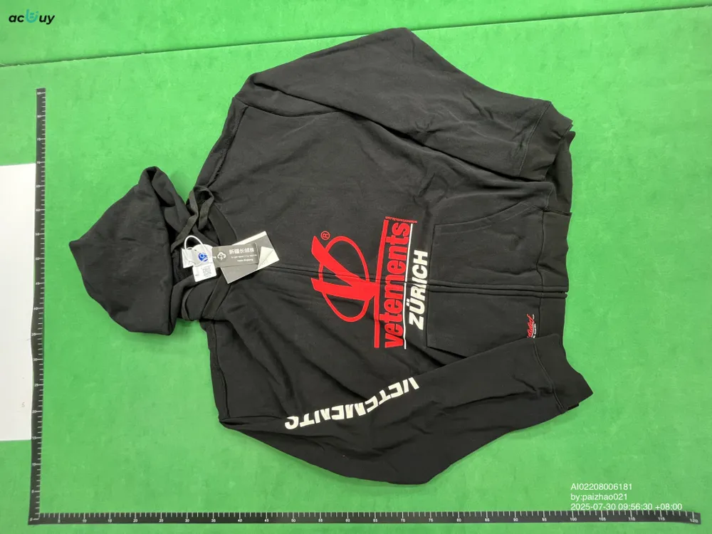 Vetements Zurich Zipup QC photo 1
