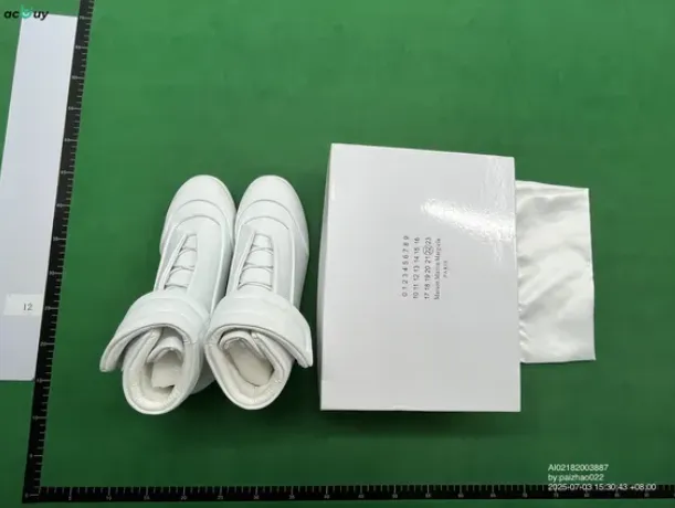 Maison Margiela Futures QC photo 1