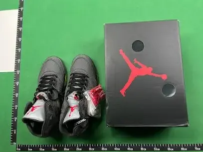 Jordan 5 Off-White QC photo 2