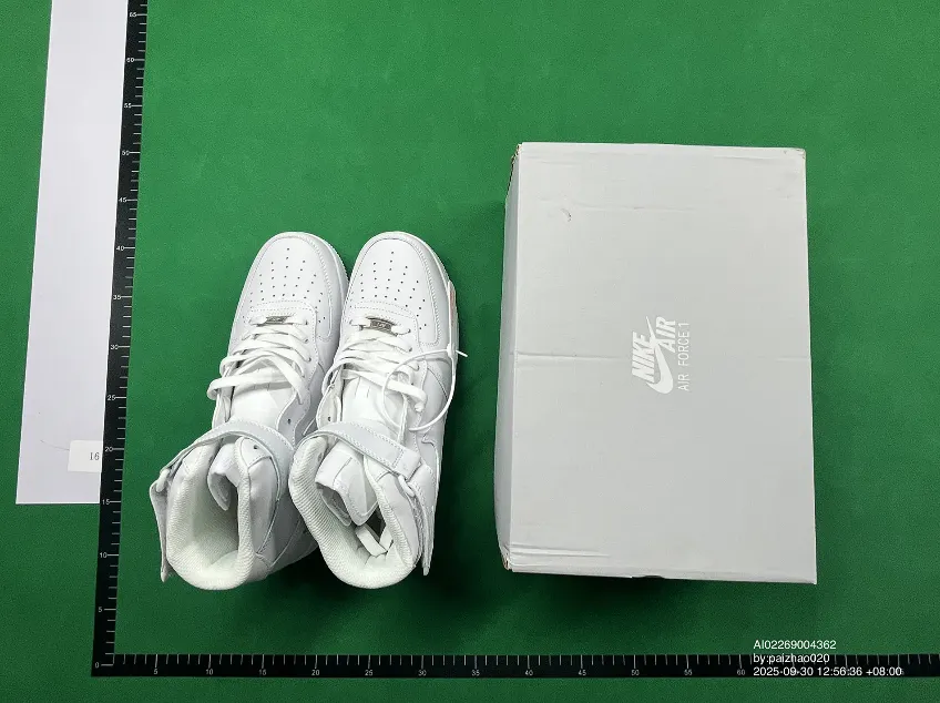 Nike Air Force 1 Mid QC photo 1