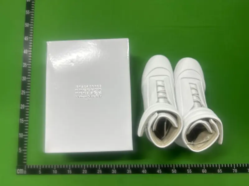 Maison Margiela Futures QC photo 11