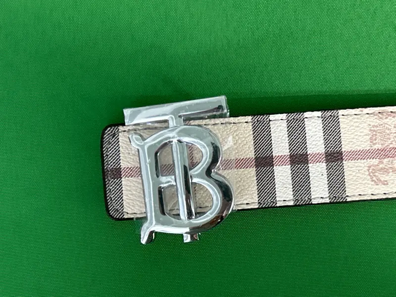 Burberry belt QC photo 1