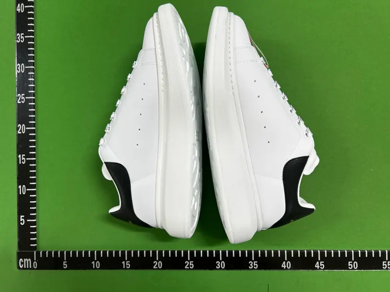 Alexander McQueen Sneakers QC photo 4