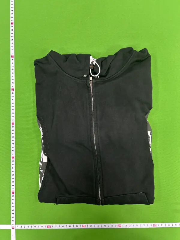 Undercover But Beautiful Zip Up QC photo 1