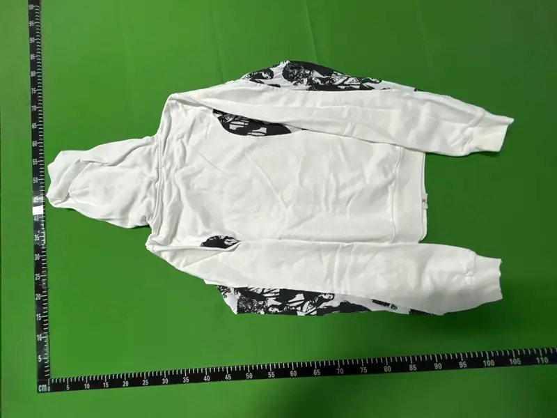 Undercover But Beautiful Zip Up QC photo 7