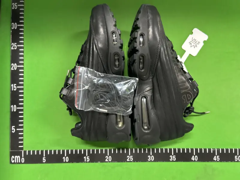 Supreme Nike 95 QC photo 12